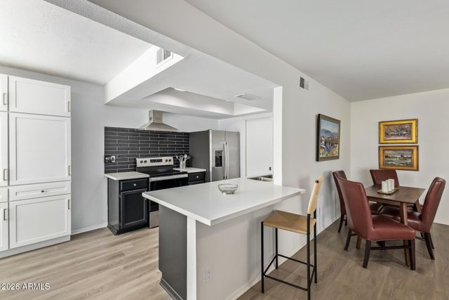 516 E PIPING ROCK Road, Phoenix, AZ 85022