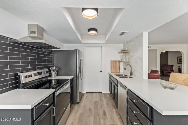 516 E PIPING ROCK Road, Phoenix, AZ 85022