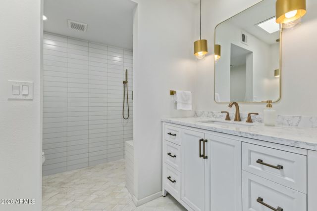 516 E PIPING ROCK Road, Phoenix, AZ 85022