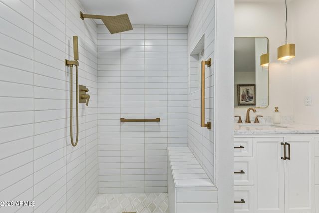 516 E PIPING ROCK Road, Phoenix, AZ 85022