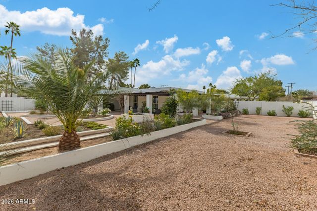 516 E PIPING ROCK Road, Phoenix, AZ 85022