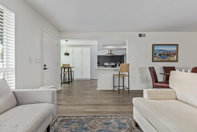 516 E PIPING ROCK Road, Phoenix, AZ 85022