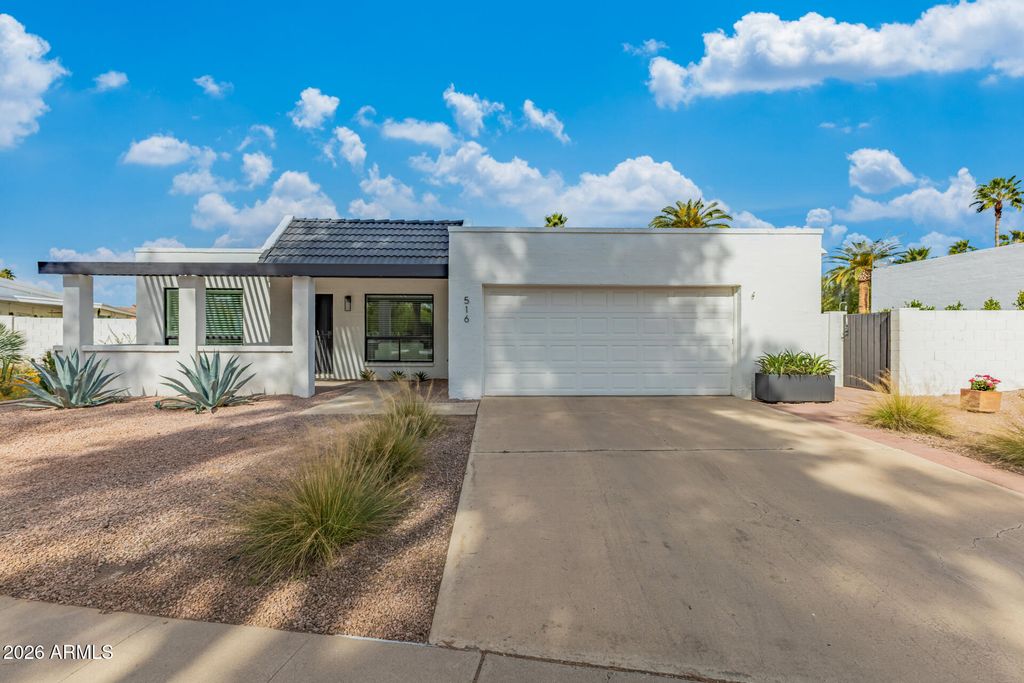 516 E PIPING ROCK Road, Phoenix, AZ 85022