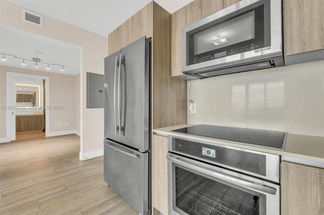 2960 NE 207th St 1108, Aventura, FL 33180