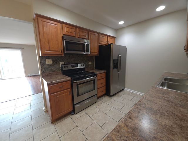 412 E Bailey Road 101, Naperville, IL 60565