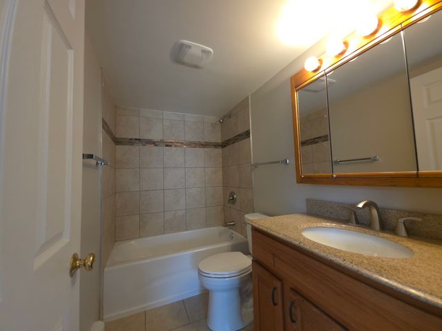 412 E Bailey Road 101, Naperville, IL 60565