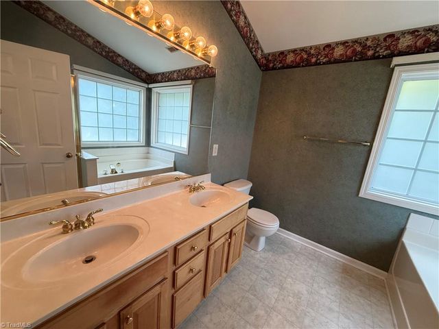5101 Ivystone Lane, Winston-salem, NC 27104