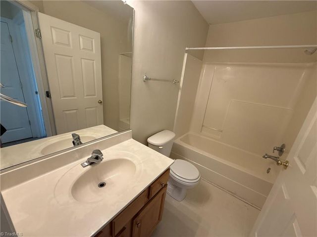 5101 Ivystone Lane, Winston-salem, NC 27104