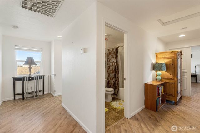 800 S Hamilton Road, Moses Lake, WA 98837