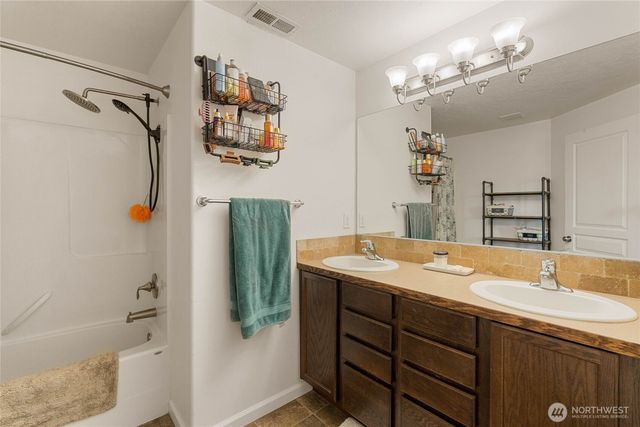 800 S Hamilton Road, Moses Lake, WA 98837