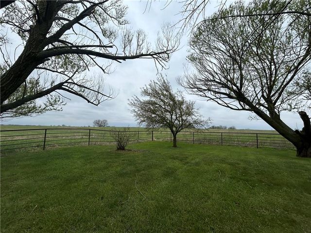 1379 NW M Highway, Clinton, MO 64735