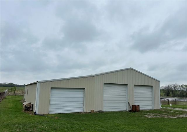 1379 NW M Highway, Clinton, MO 64735