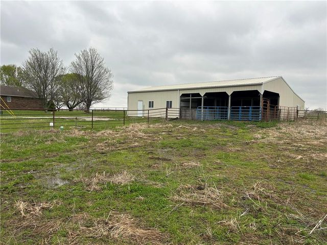 1379 NW M Highway, Clinton, MO 64735