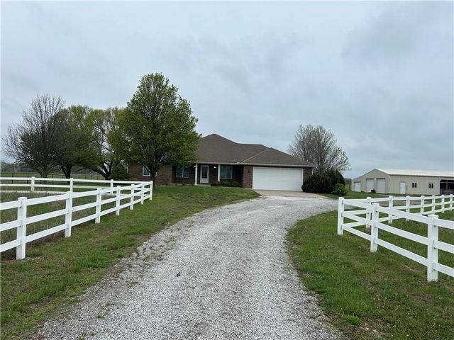 1379 NW M Highway, Clinton, MO 64735