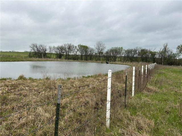 1379 NW M Highway, Clinton, MO 64735