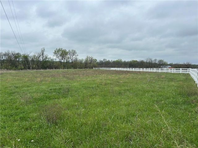 1379 NW M Highway, Clinton, MO 64735