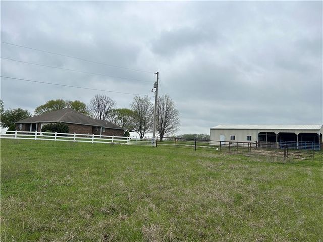 1379 NW M Highway, Clinton, MO 64735