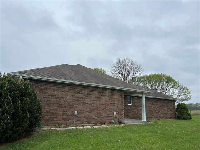 1379 NW M Highway, Clinton, MO 64735