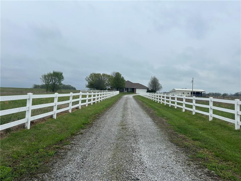 1379 NW M Highway, Clinton, MO 64735