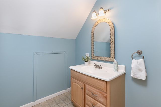 10 Skywatch Road, Center Harbor, NH 03226