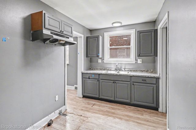 16605 Freeland Street, Detroit, MI 48235