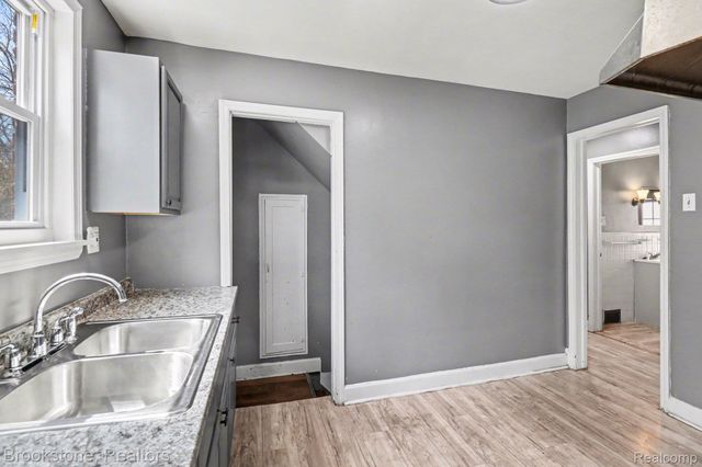 16605 Freeland Street, Detroit, MI 48235