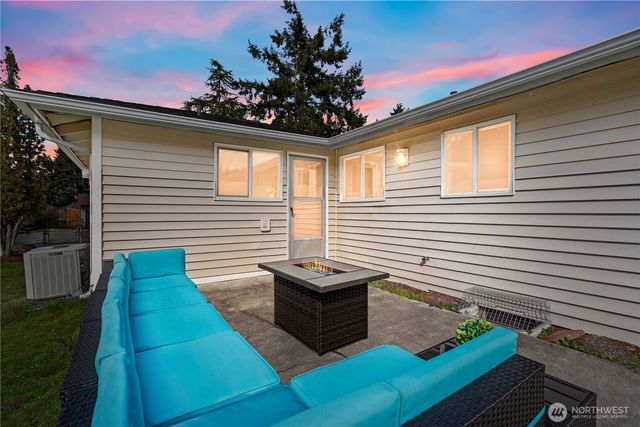 9216 Madrone Circle W, University Place, WA 98467