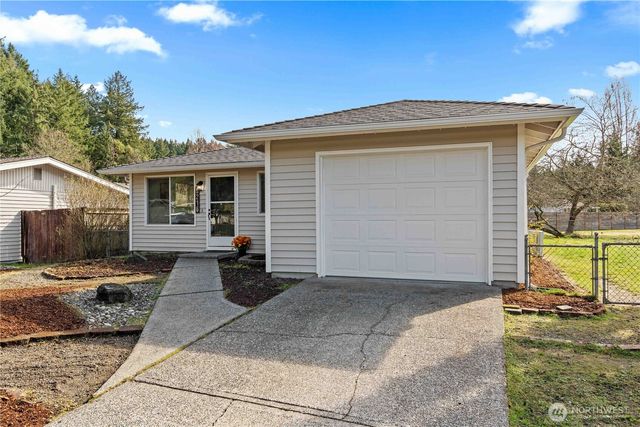 9216 Madrone Circle W, University Place, WA 98467