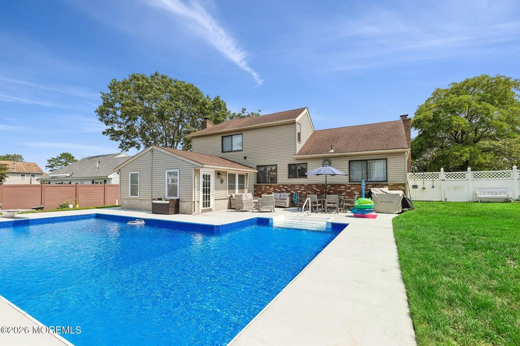 1100 Carlow Drive, Toms River, NJ 08753