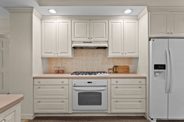 9 Training Field Road, Wayland, MA 01778