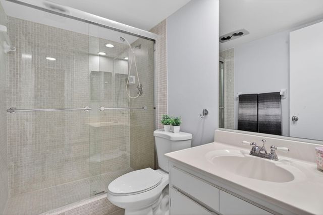 500 Oaks Lane 111, Pompano Beach, FL 33069
