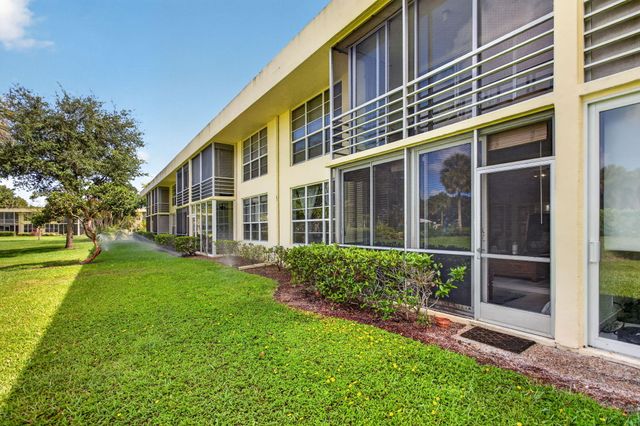 500 Oaks Lane 111, Pompano Beach, FL 33069