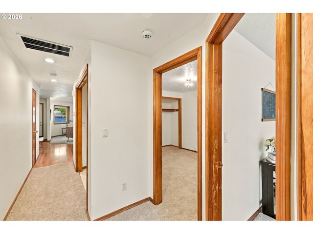 2016 N VALERI Dr, Newberg, OR 97132
