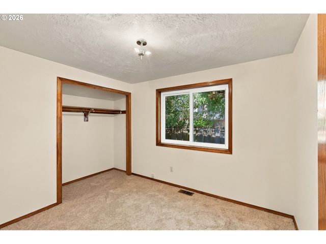 2016 N VALERI Dr, Newberg, OR 97132