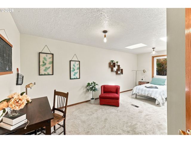 2016 N VALERI Dr, Newberg, OR 97132