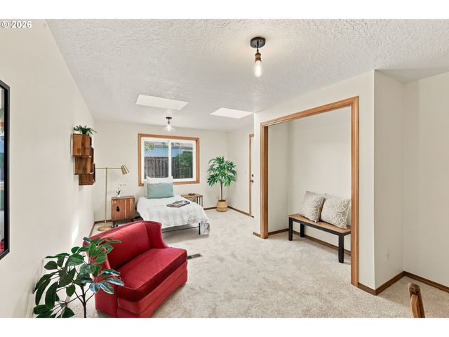 2016 N VALERI Dr, Newberg, OR 97132