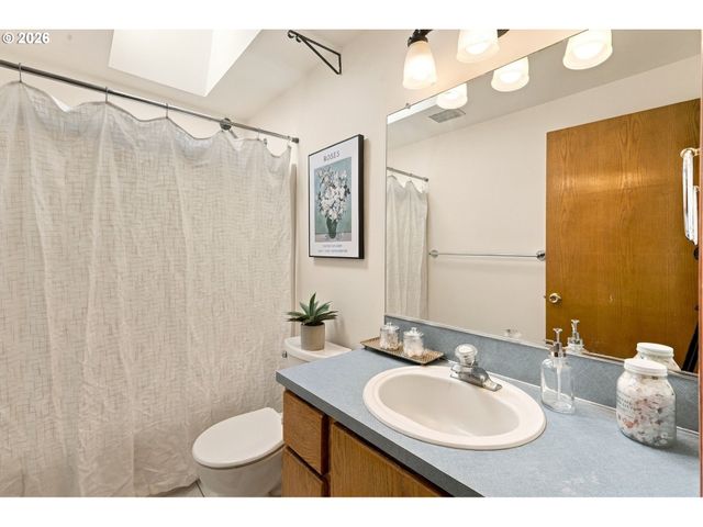 2016 N VALERI Dr, Newberg, OR 97132