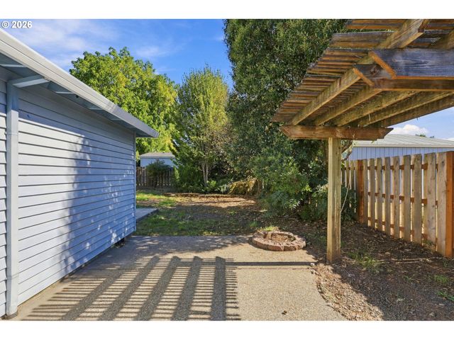 2016 N VALERI Dr, Newberg, OR 97132