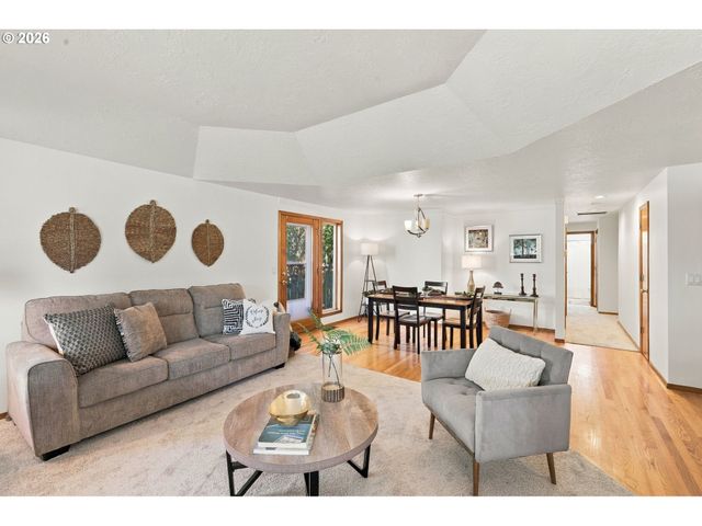 2016 N VALERI Dr, Newberg, OR 97132