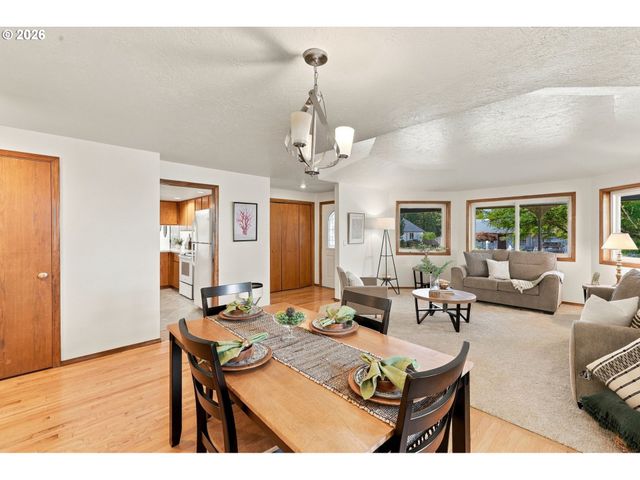 2016 N VALERI Dr, Newberg, OR 97132