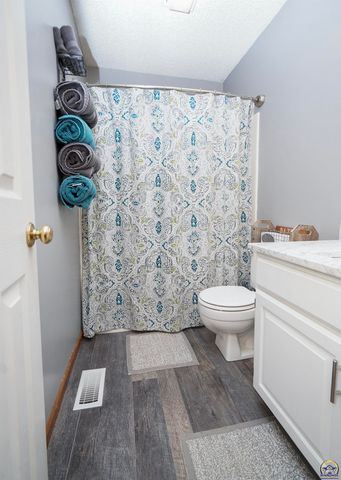 15088 222nd Rd, Holton, KS 66436