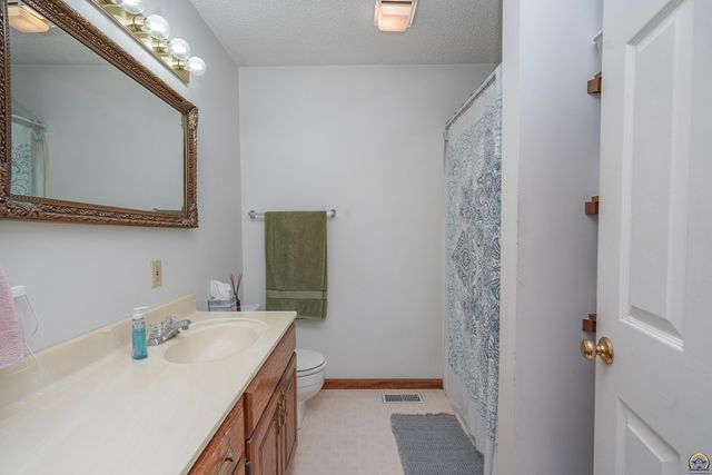 15088 222nd Rd, Holton, KS 66436