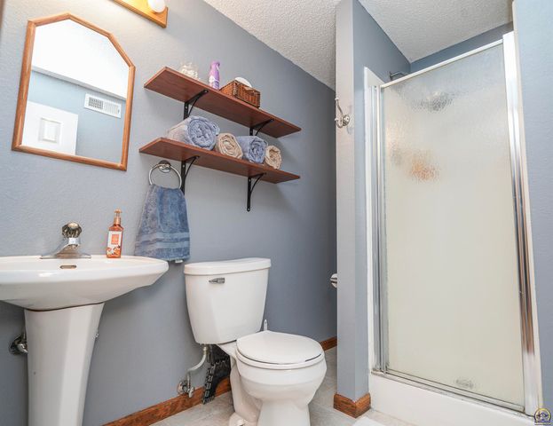 15088 222nd Rd, Holton, KS 66436