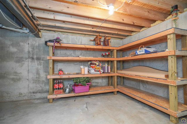 15088 222nd Rd, Holton, KS 66436