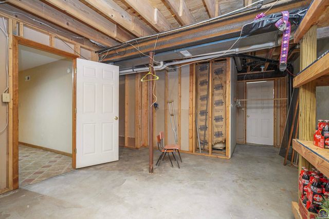 15088 222nd Rd, Holton, KS 66436