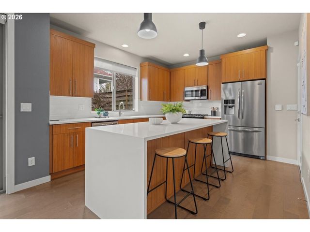 37 Ne SKIDMORE St, Portland, OR 97211