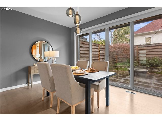 37 Ne SKIDMORE St, Portland, OR 97211