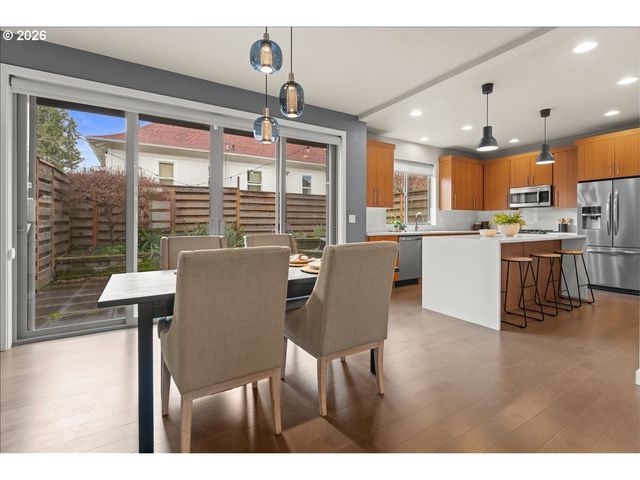 37 Ne SKIDMORE St, Portland, OR 97211