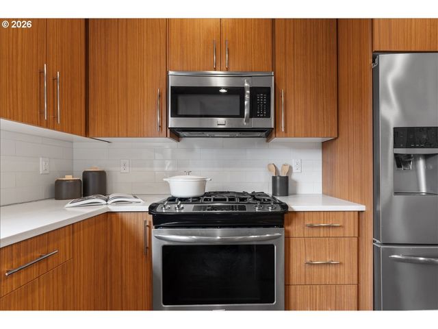 37 Ne SKIDMORE St, Portland, OR 97211