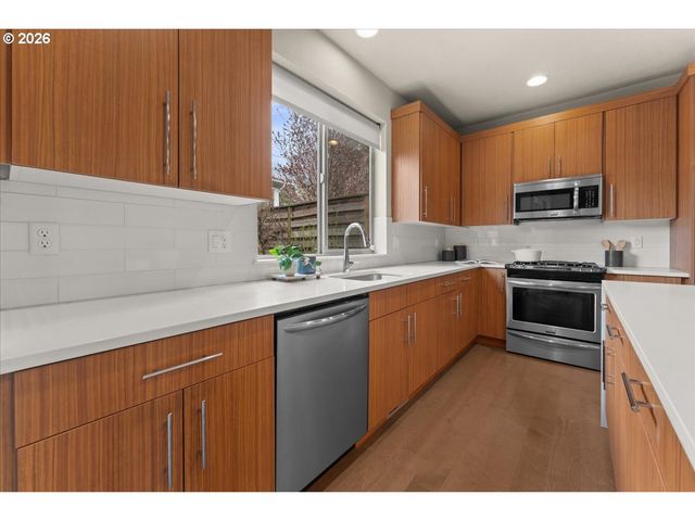 37 Ne SKIDMORE St, Portland, OR 97211